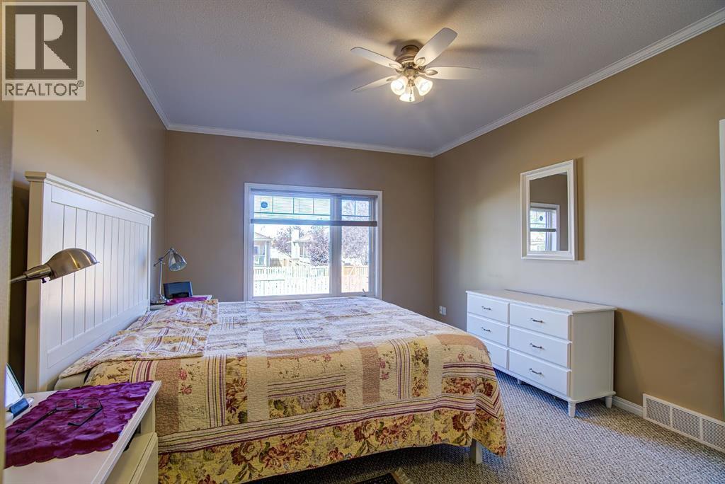 22 Skyline Mews, Claresholm, Alberta  T0L 0T0 - Photo 20 - A2264329