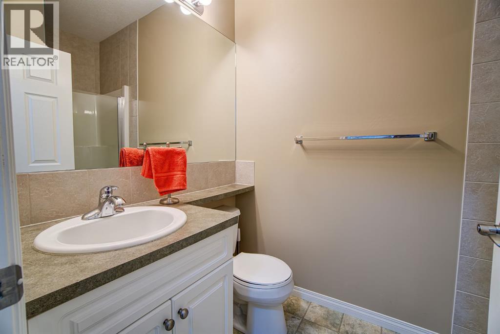 22 Skyline Mews, Claresholm, Alberta  T0L 0T0 - Photo 29 - A2264329