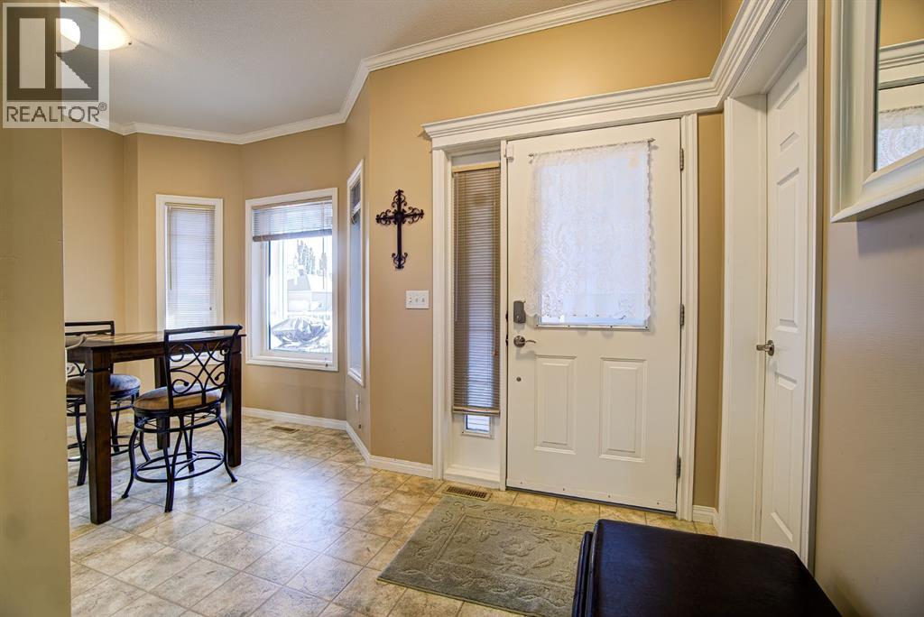 22 Skyline Mews, Claresholm, Alberta  T0L 0T0 - Photo 8 - A2264329