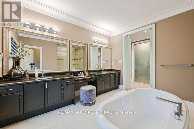 26 Adonis Close, Brampton (Toronto Gore Rural Estate), Ontario  L6P 4K4 - Photo 34 - W12461495