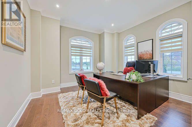 26 Adonis Close, Brampton (Toronto Gore Rural Estate), Ontario  L6P 4K4 - Photo 6 - W12461495