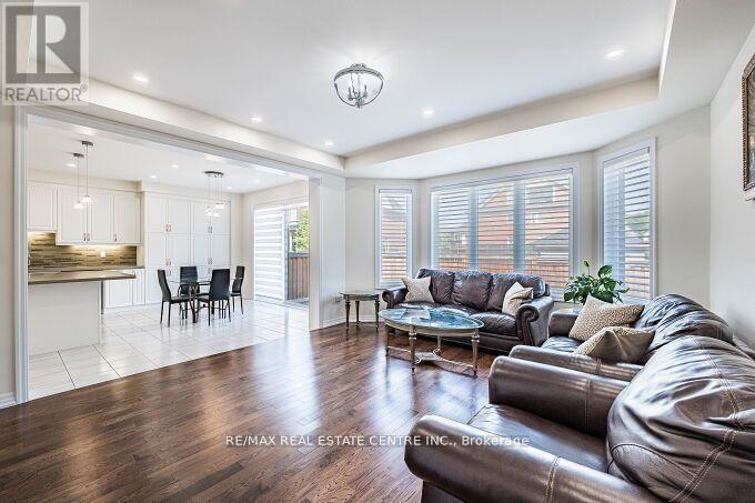323 Harold Dent Trail, Oakville, Ontario  L6M 1R3 - Photo 14 - W12461560
