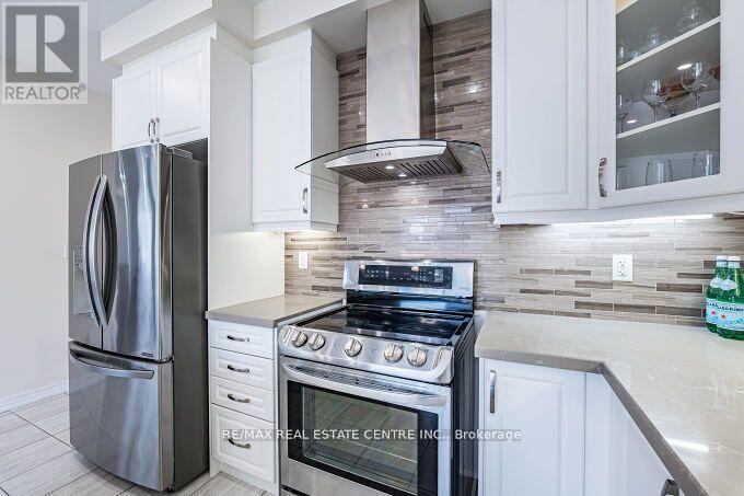 323 Harold Dent Trail, Oakville, Ontario  L6M 1R3 - Photo 18 - W12461560