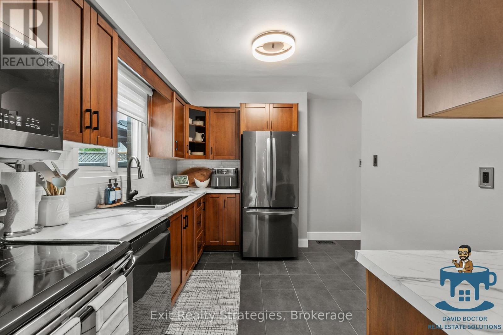 95 Memorial Avenue, Hamilton, Ontario  L8G 4C6 - Photo 12 - X12461597