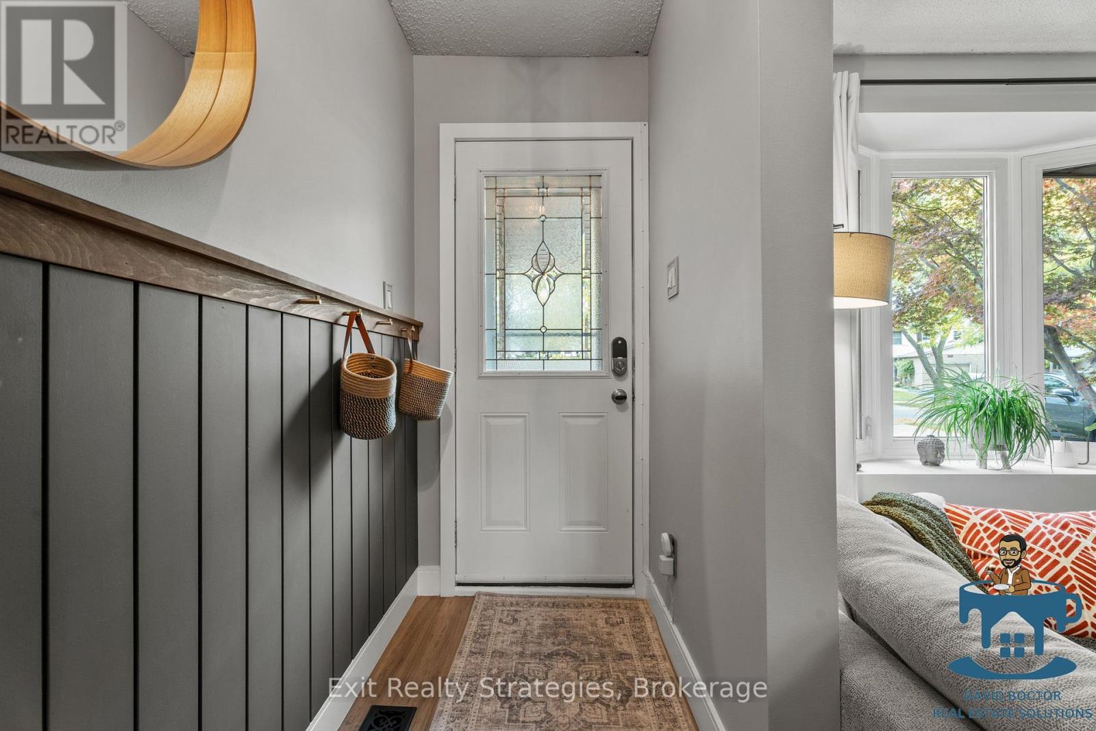 95 Memorial Avenue, Hamilton, Ontario  L8G 4C6 - Photo 5 - X12461597