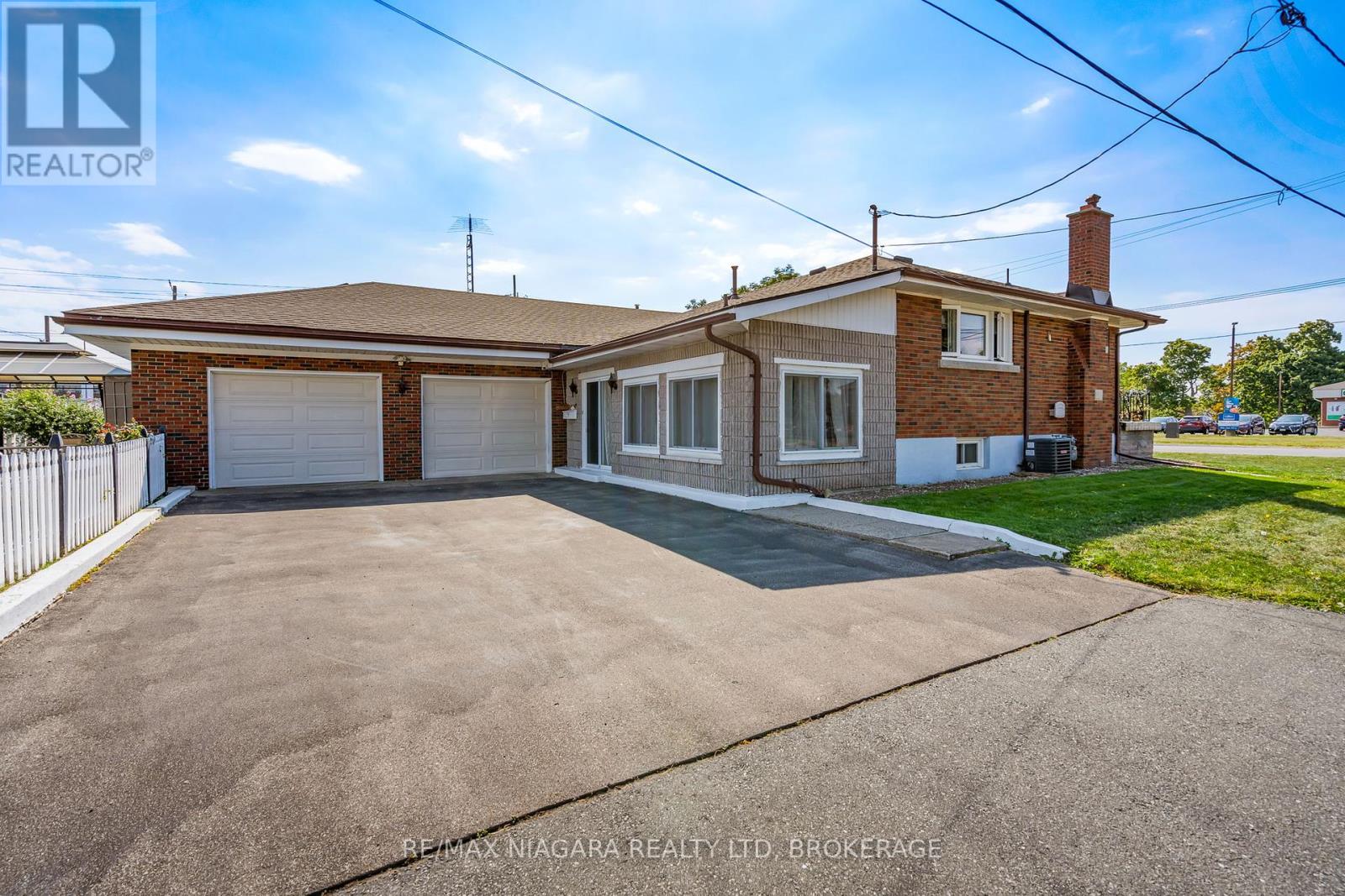 419 Steele Street, Port Colborne (Sugarloaf), Ontario  L3K 4Y1 - Photo 2 - X12461578