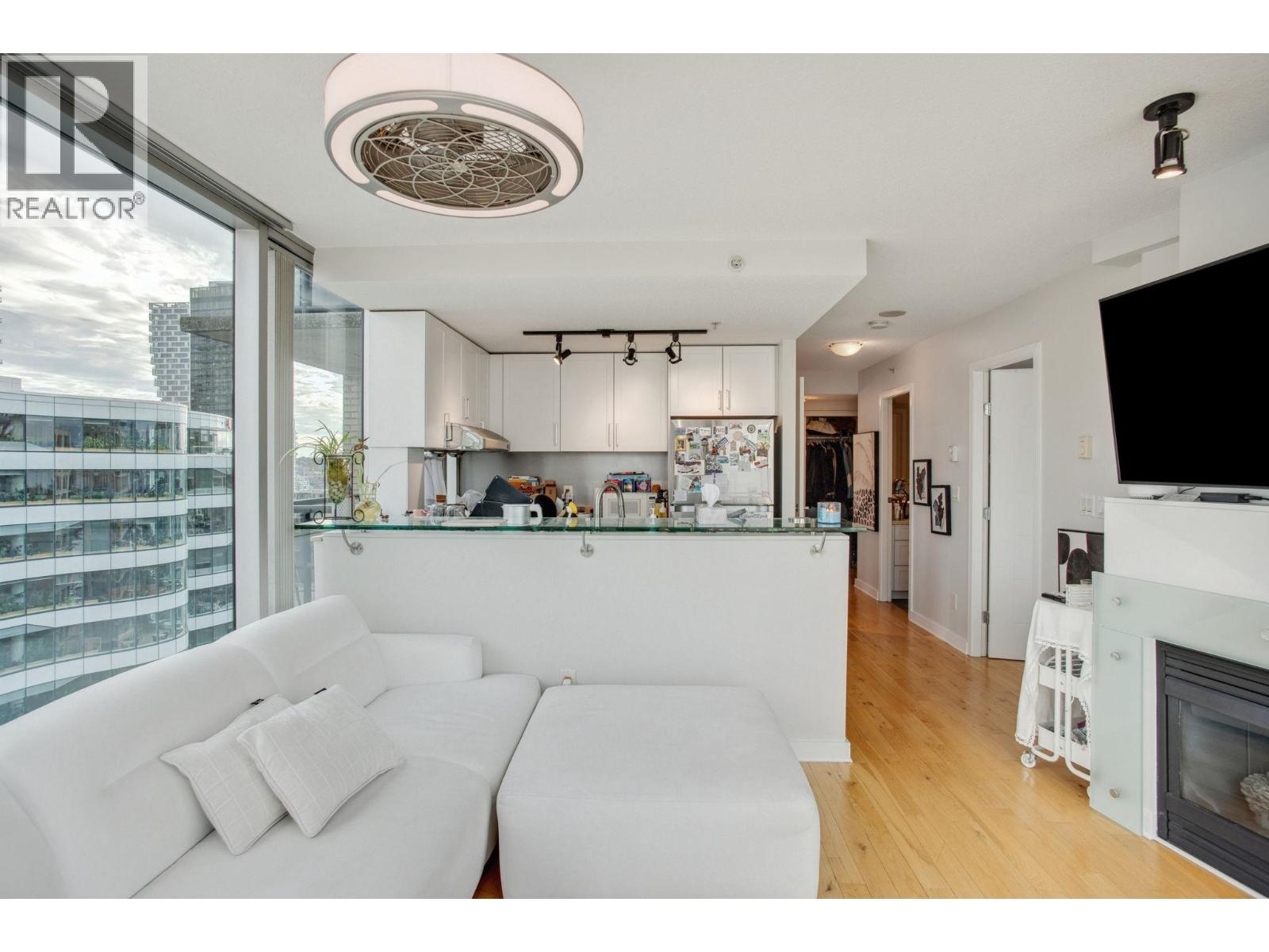 1702 1003 Burnaby Street, Vancouver, British Columbia  V6E 4R7 - Photo 4 - R3058151