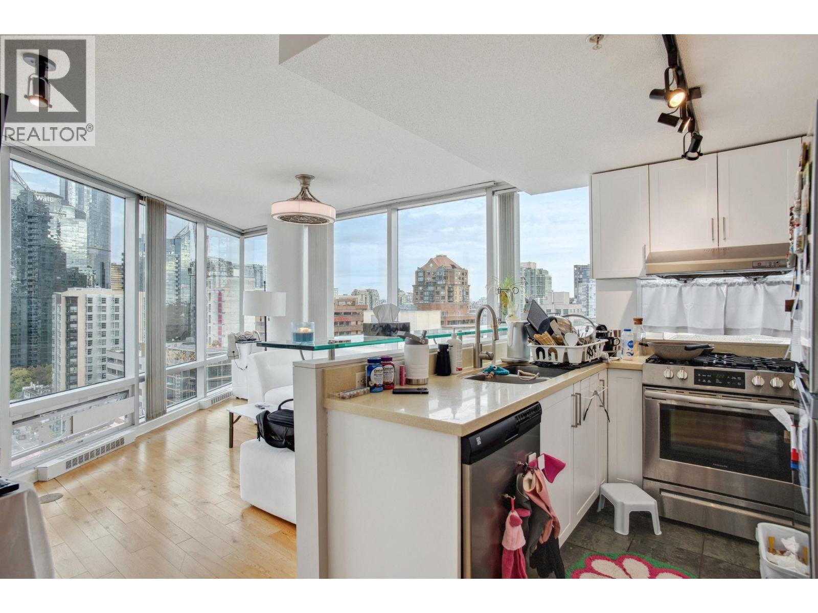 1702 1003 Burnaby Street, Vancouver, British Columbia  V6E 4R7 - Photo 5 - R3058151
