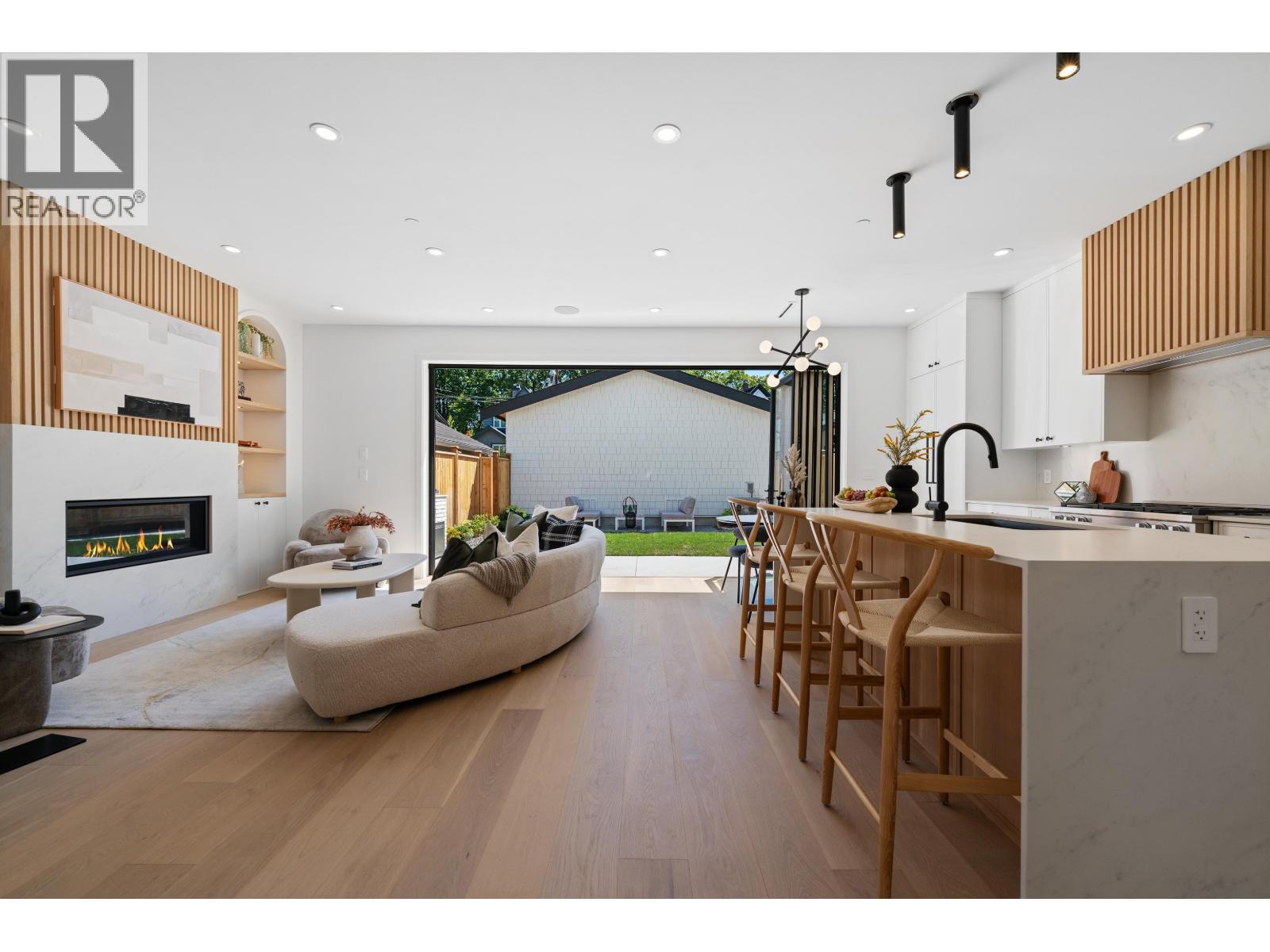 2 2846 W 12th Avenue, Vancouver, British Columbia  V6K 2P9 - Photo 3 - R3058155