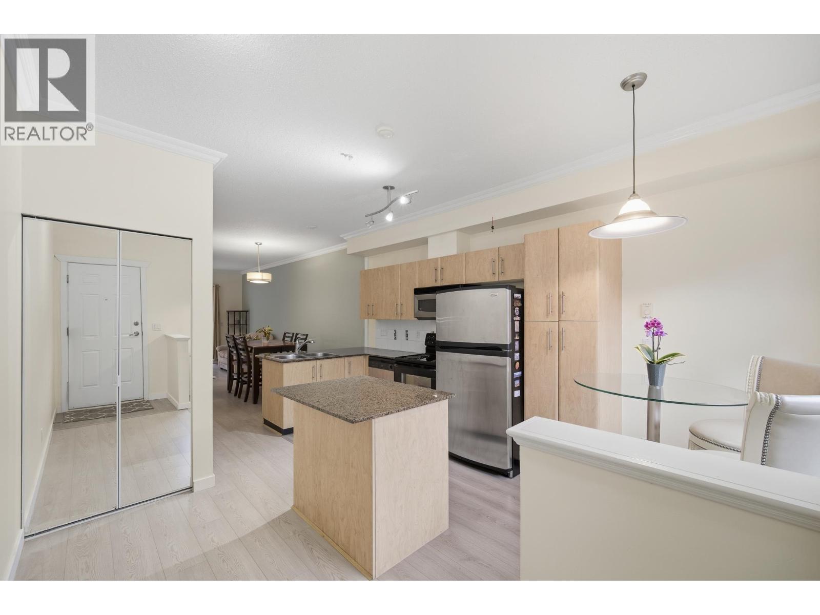 15 730 Farrow Street, Coquitlam, British Columbia  V3J 7Y7 - Photo 1 - R3058169