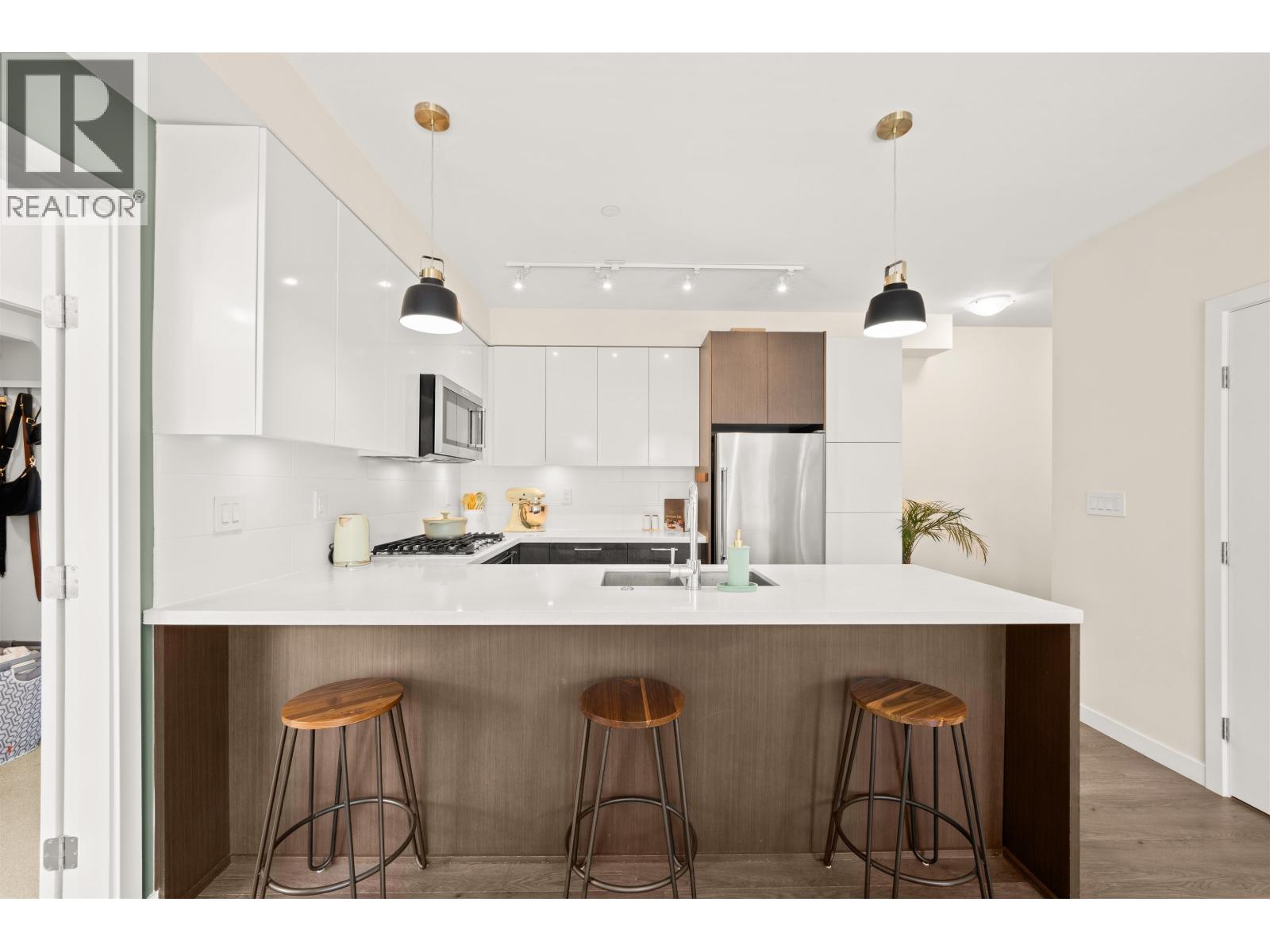 305 28 E ROYAL AVENUE, New Westminster, British Columbia