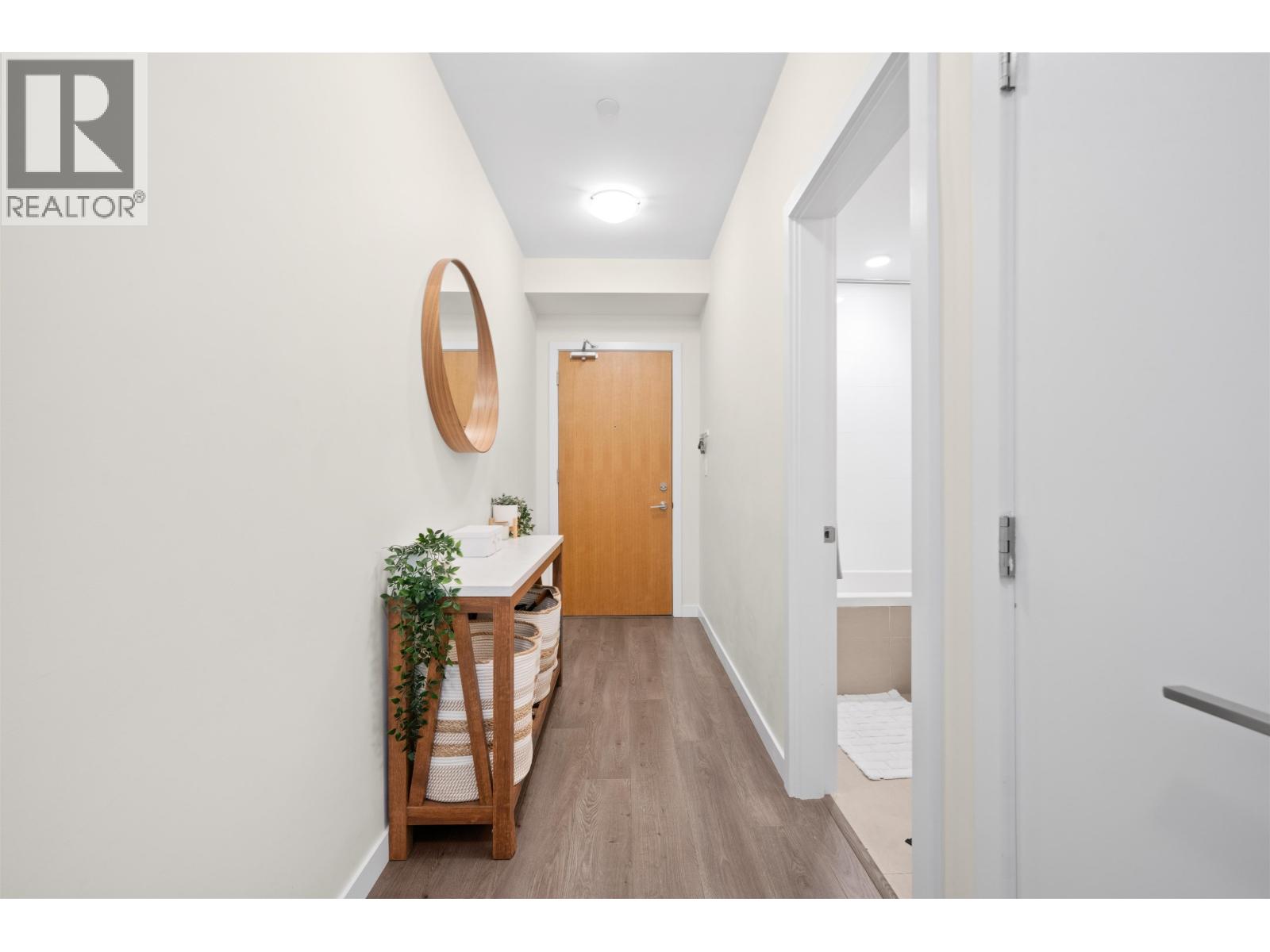 305 28 E Royal Avenue, New Westminster, British Columbia  V3L 0B7 - Photo 2 - R3058186