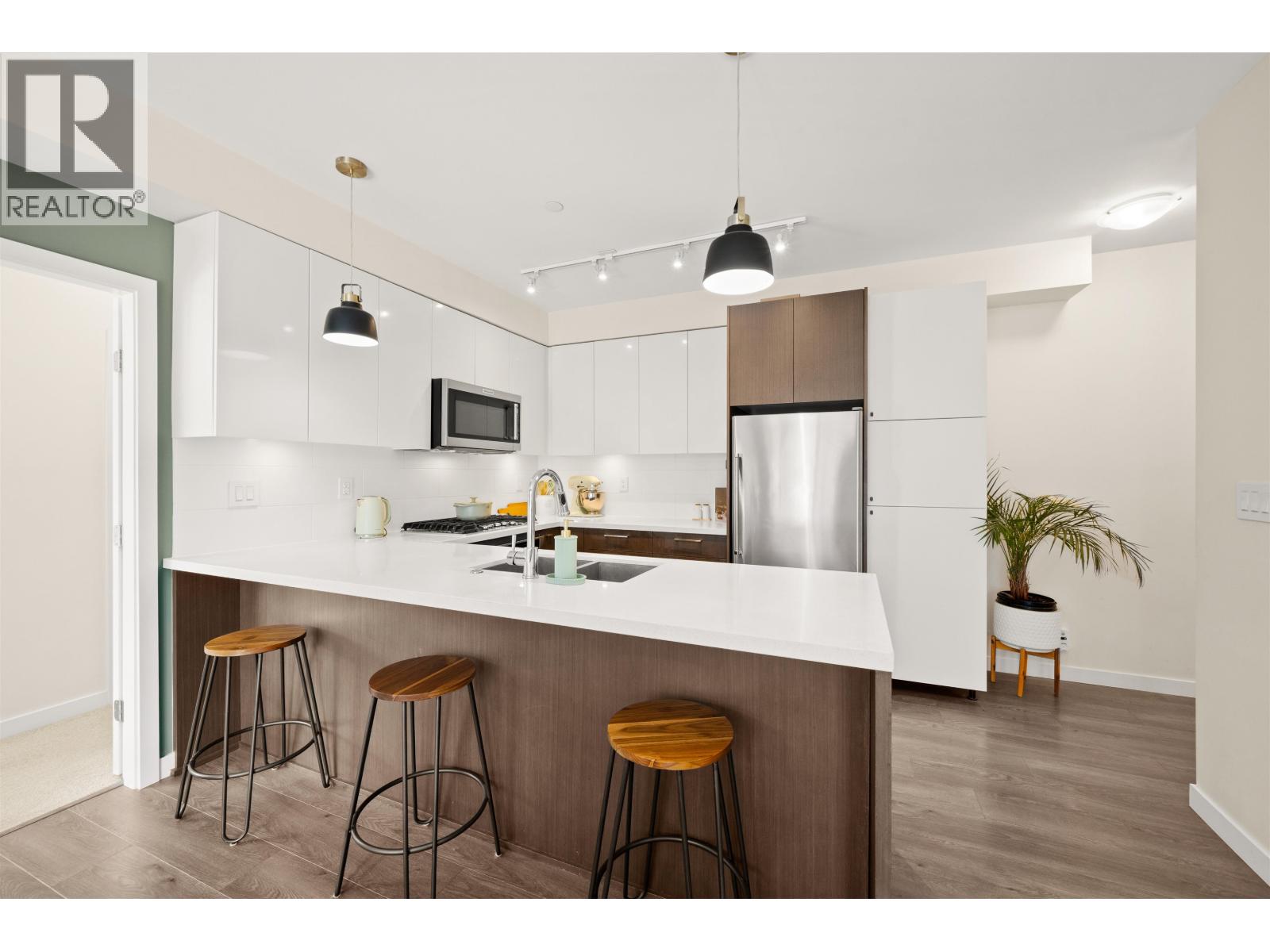 305 28 E Royal Avenue, New Westminster, British Columbia  V3L 0B7 - Photo 4 - R3058186