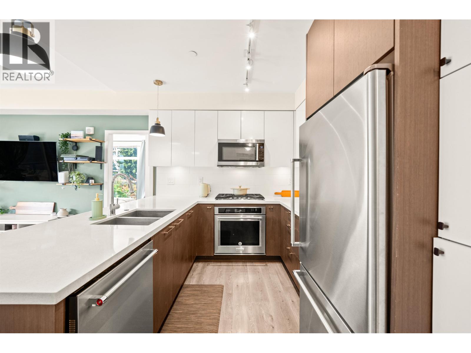 305 28 E Royal Avenue, New Westminster, British Columbia  V3L 0B7 - Photo 5 - R3058186