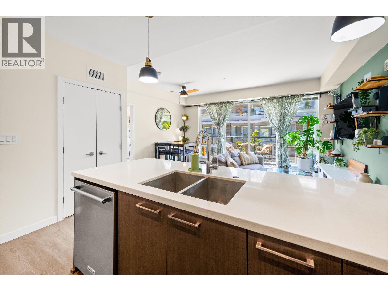 305 28 E Royal Avenue, New Westminster, British Columbia  V3L 0B7 - Photo 6 - R3058186