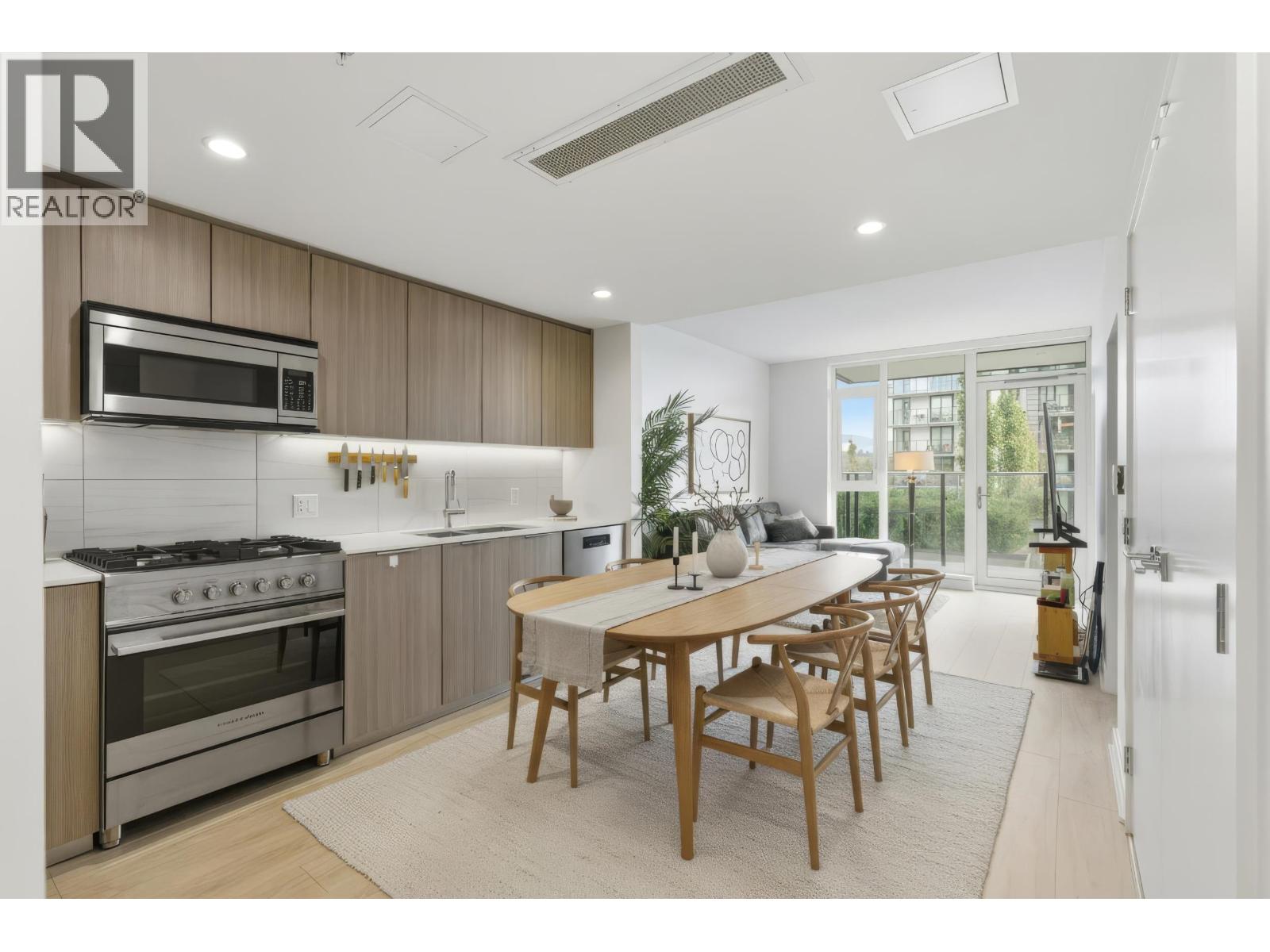 602 1401 Hunter Street, North Vancouver, British Columbia  V7J 0E2 - Photo 3 - R3058207