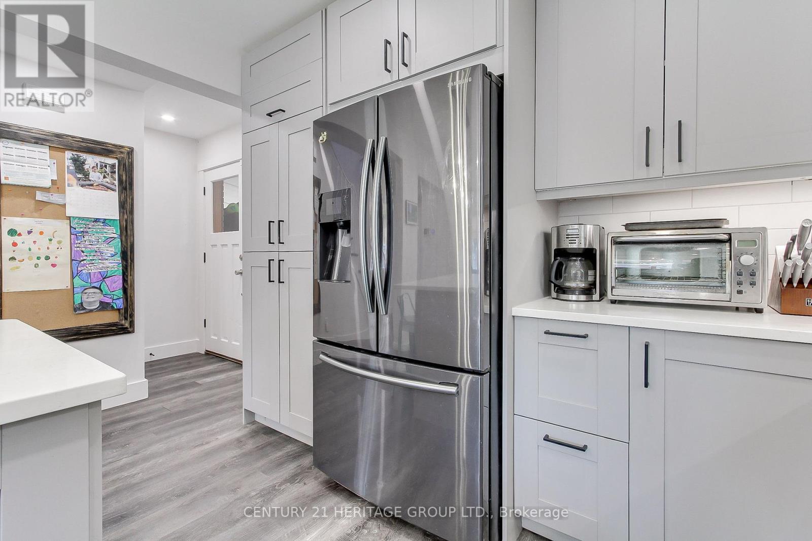396 East 16th Street, Hamilton, Ontario  L9A 4K5 - Photo 10 - X12461477