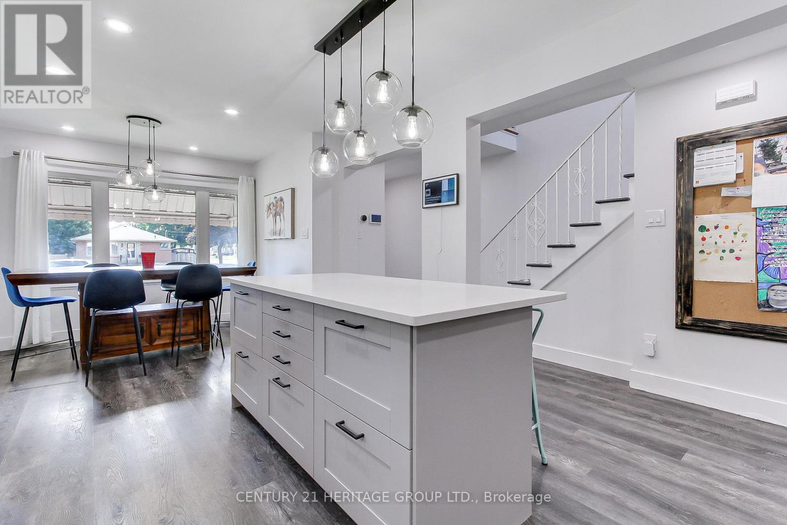 396 East 16th Street, Hamilton, Ontario  L9A 4K5 - Photo 11 - X12461477