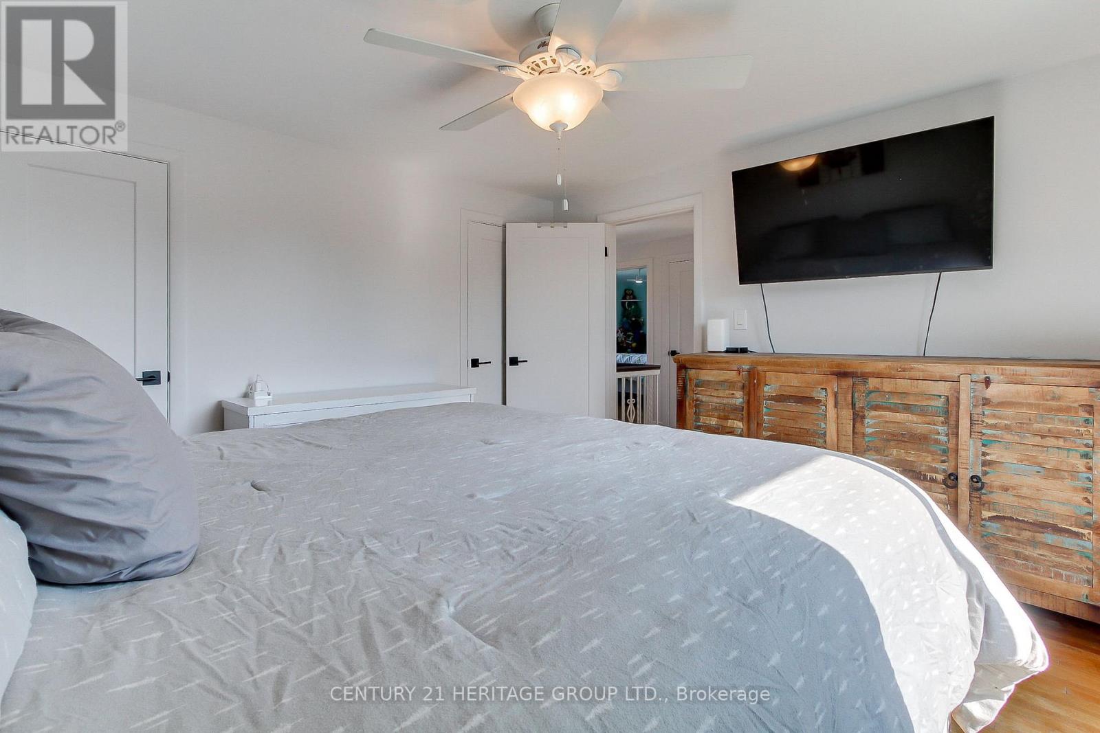 396 East 16th Street, Hamilton, Ontario  L9A 4K5 - Photo 21 - X12461477