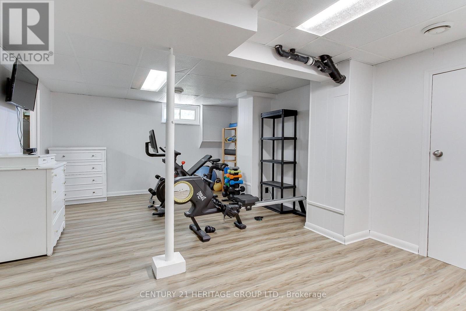 396 East 16th Street, Hamilton, Ontario  L9A 4K5 - Photo 28 - X12461477
