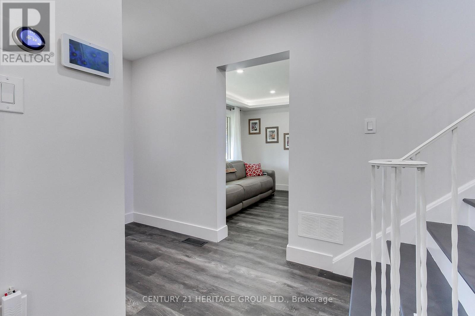 396 East 16th Street, Hamilton, Ontario  L9A 4K5 - Photo 3 - X12461477
