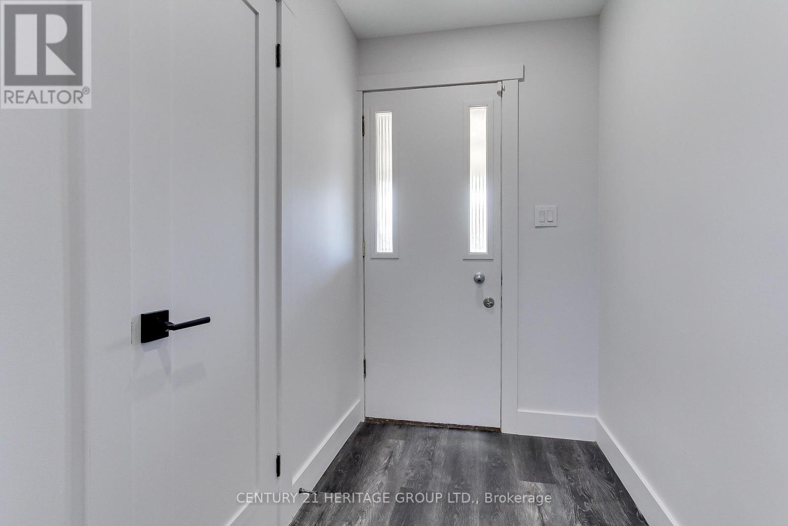 396 East 16th Street, Hamilton, Ontario  L9A 4K5 - Photo 5 - X12461477