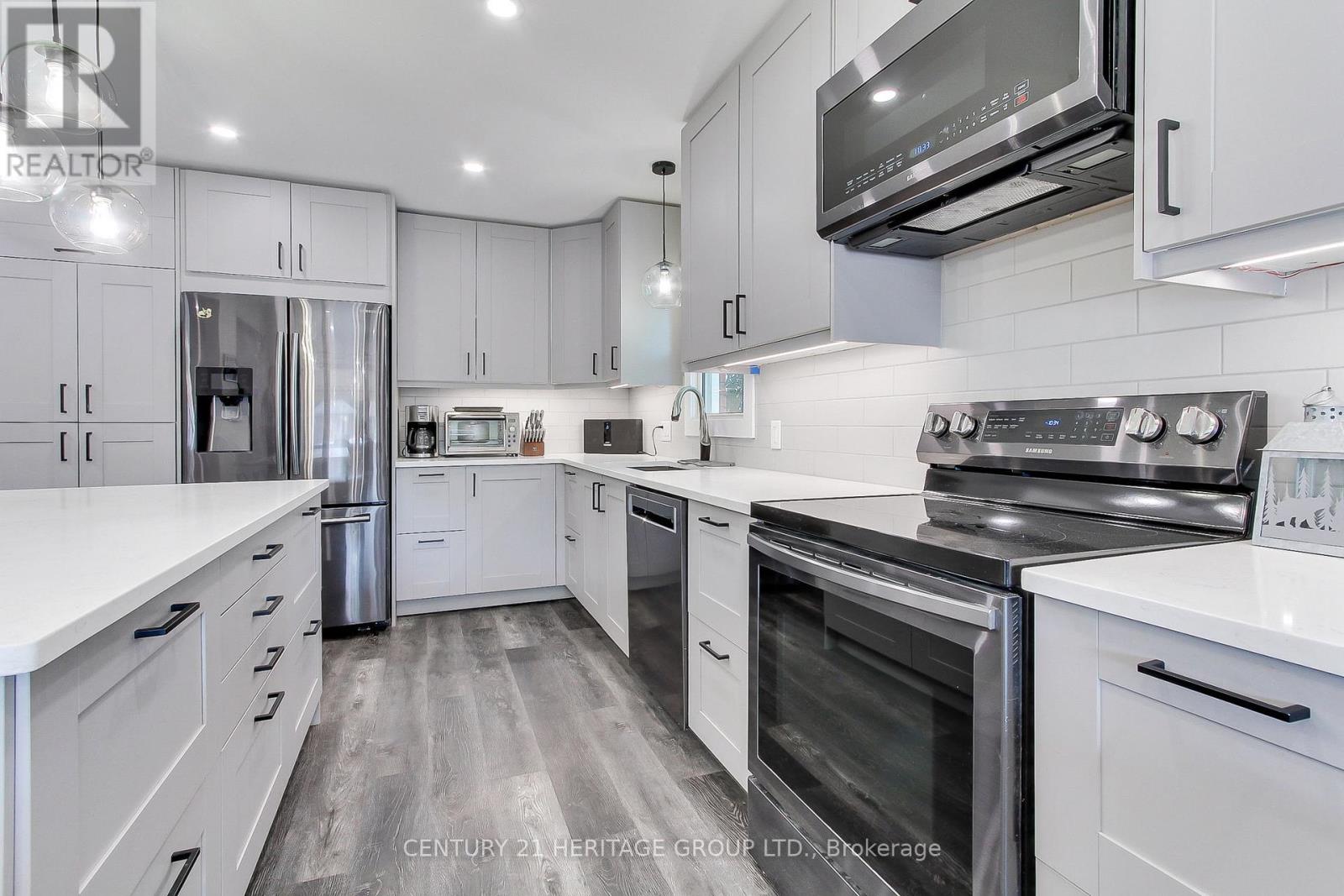 396 East 16th Street, Hamilton, Ontario  L9A 4K5 - Photo 8 - X12461477