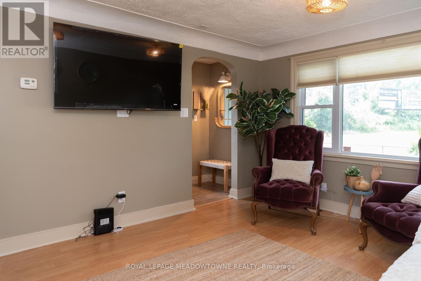 5853 Mcleod Road, Niagara Falls, Ontario  L2G 3E5 - Photo 5 - X12461479