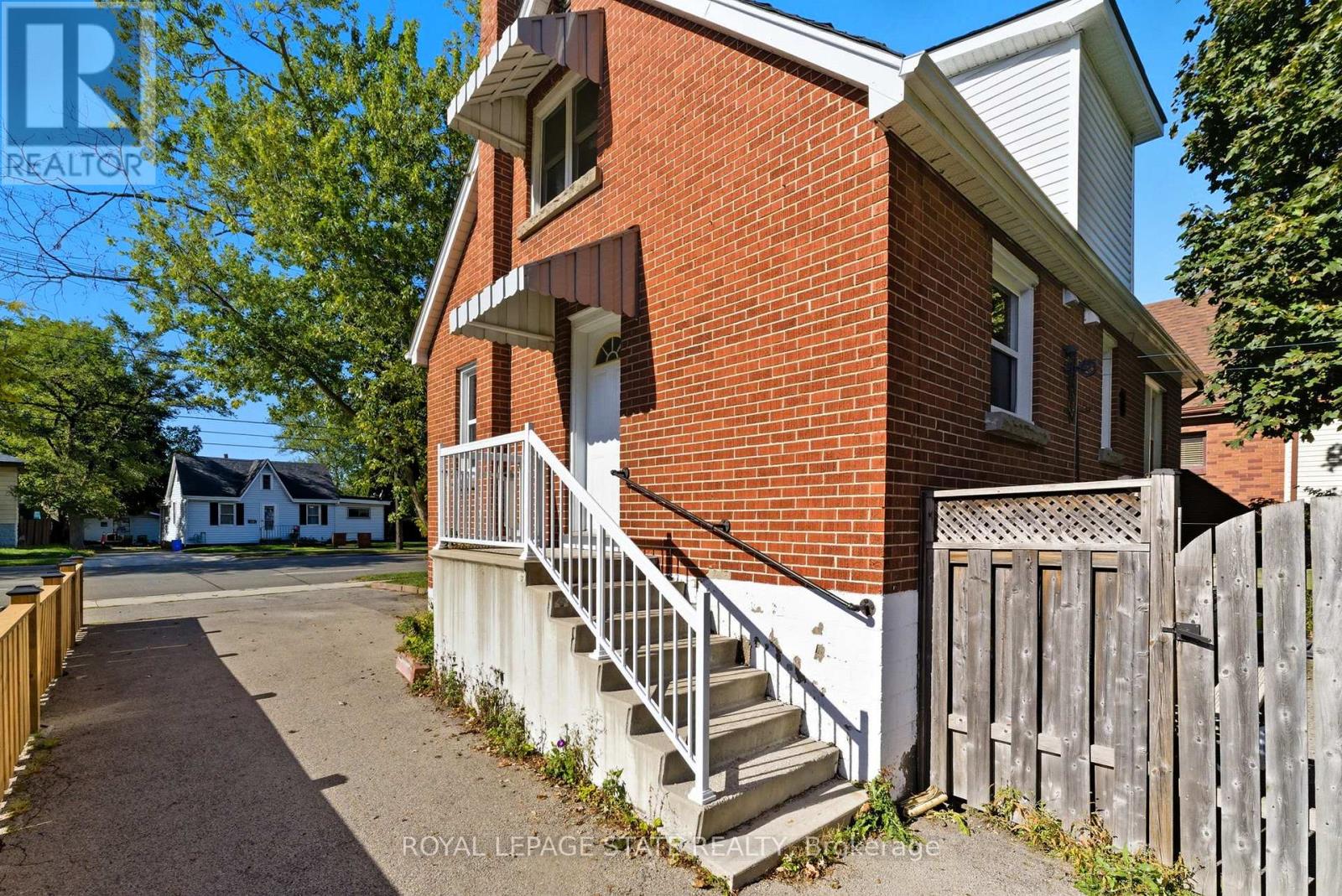 1 - 425 Upper Gage Avenue, Hamilton, Ontario  L8V 4H8 - Photo 3 - X12461500