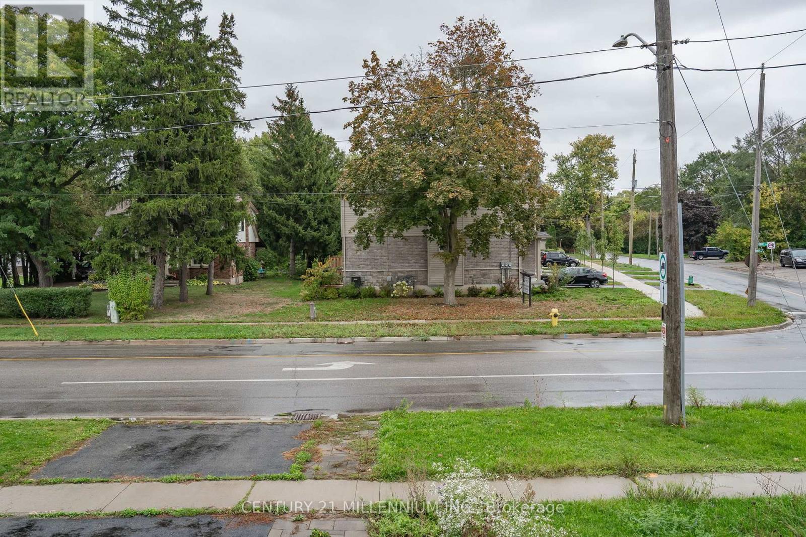 399 Erie Avenue, Brantford, Ontario  N3S 0E6 - Photo 4 - X12461512