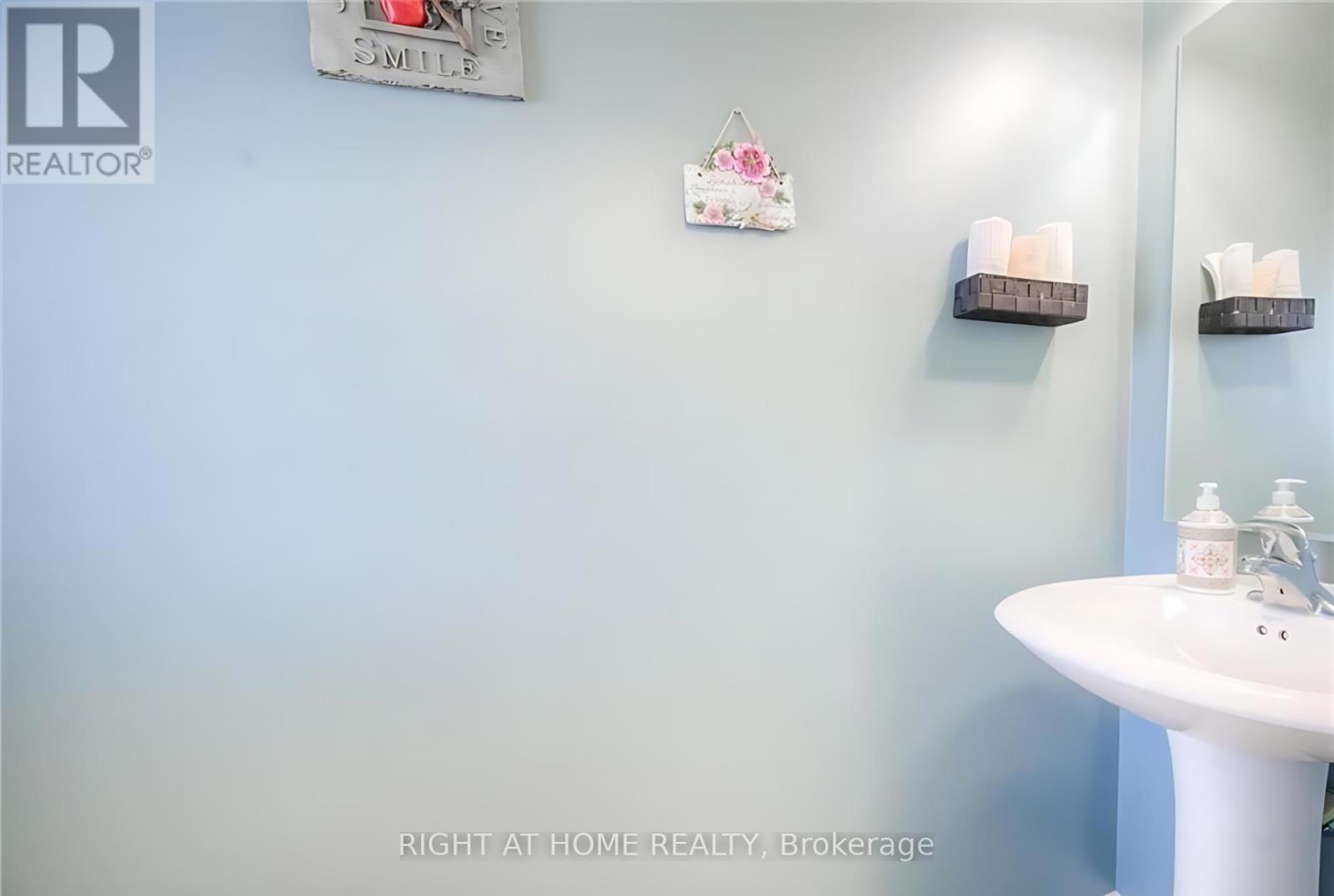 4 Meadowridge Street, Kitchener, Ontario  N2P 0E2 - Photo 9 - X12461553