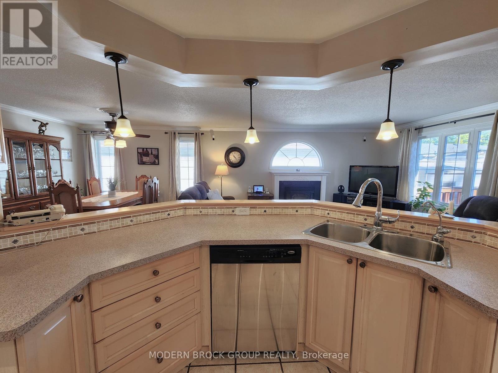 1295 Cuthbertson Avenue, Brockville, Ontario  K6V 6Y2 - Photo 16 - X12459405