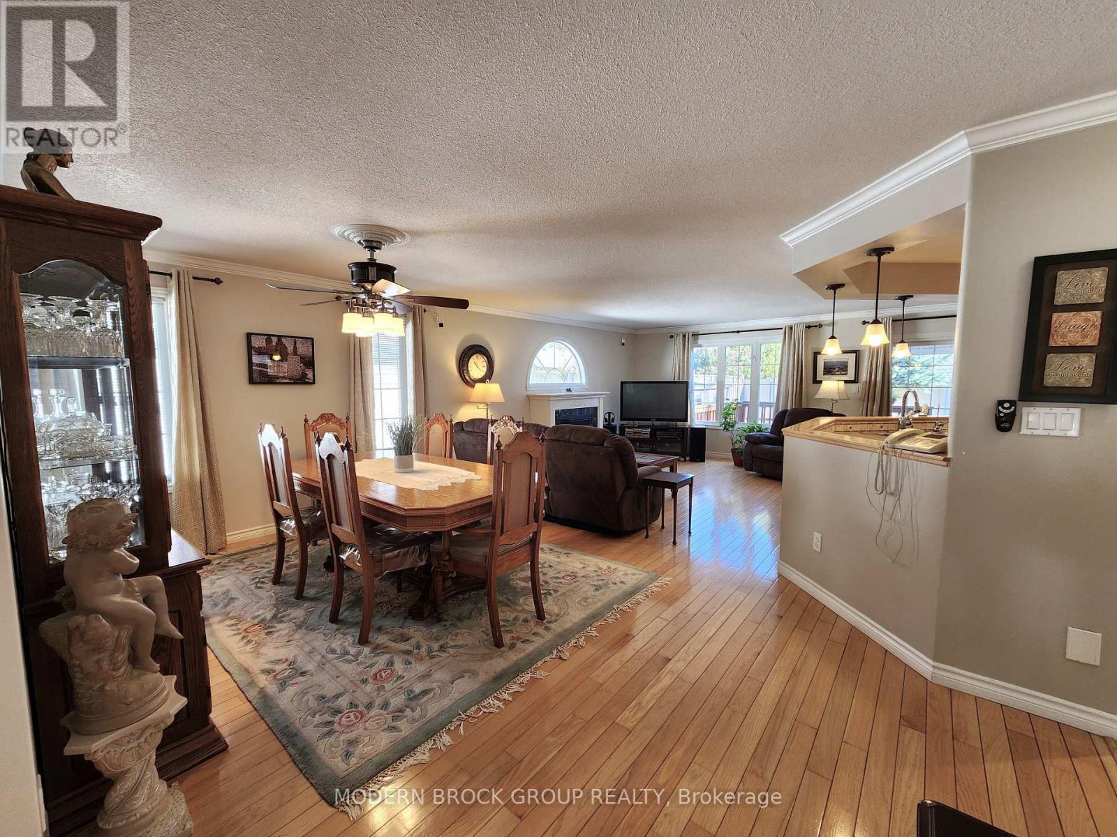 1295 Cuthbertson Avenue, Brockville, Ontario  K6V 6Y2 - Photo 6 - X12459405