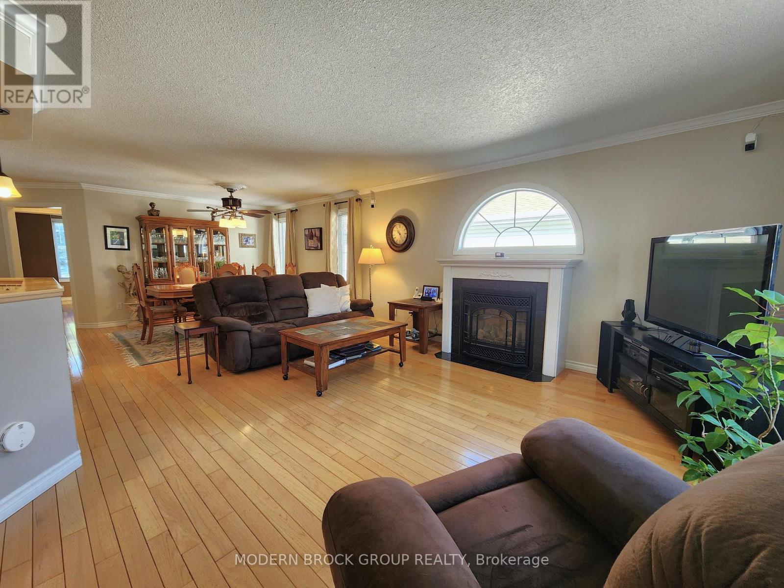 1295 Cuthbertson Avenue, Brockville, Ontario  K6V 6Y2 - Photo 9 - X12459405