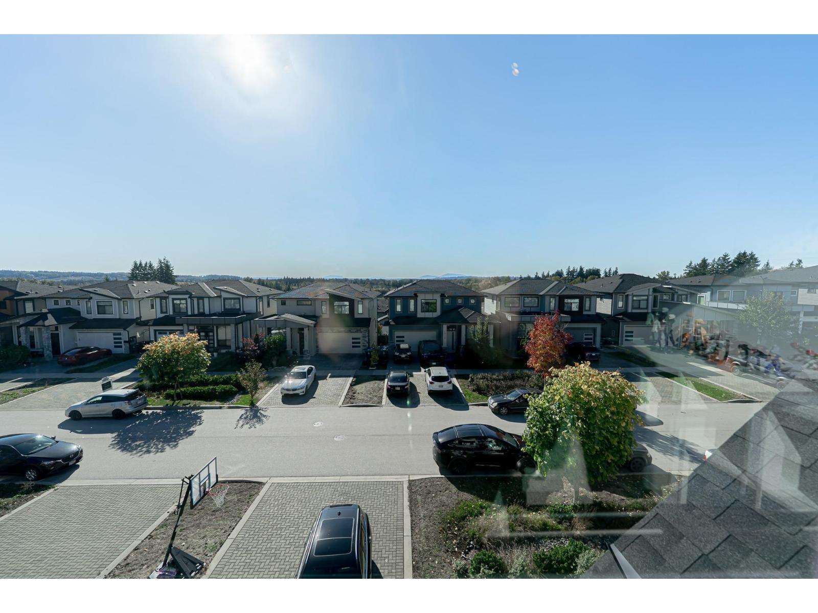 16755 16a Avenue, Surrey, British Columbia  V3Z 0B4 - Photo 3 - R3058127