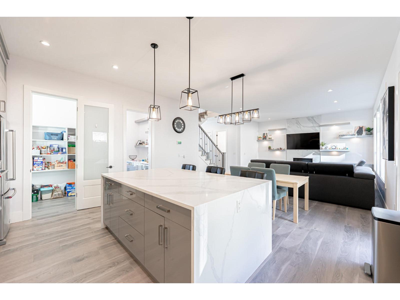 16755 16a Avenue, Surrey, British Columbia  V3Z 0B4 - Photo 7 - R3058127
