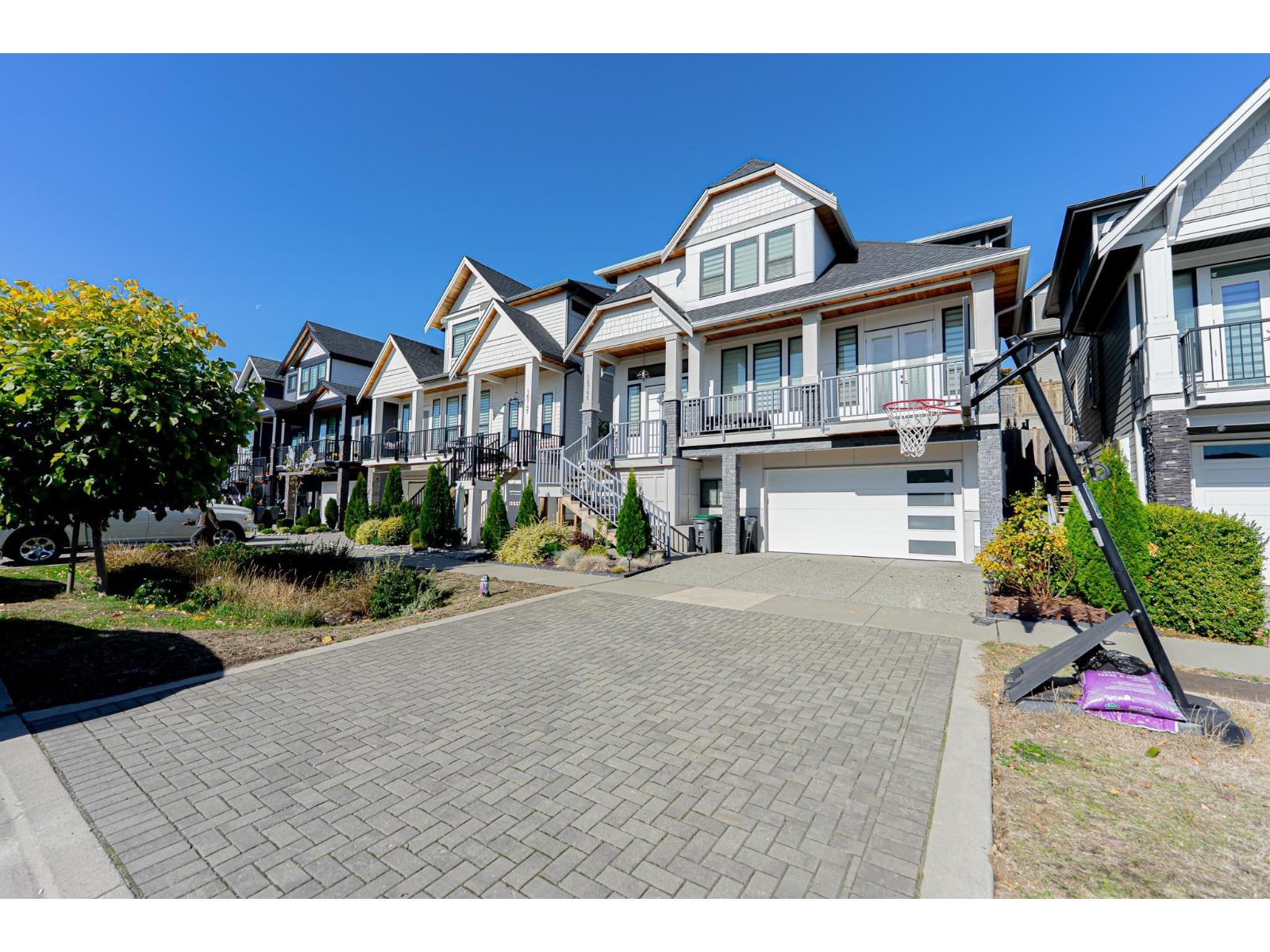 16755 16a Avenue, Surrey, British Columbia  V3Z 0B4 - Photo 2 - R3058127