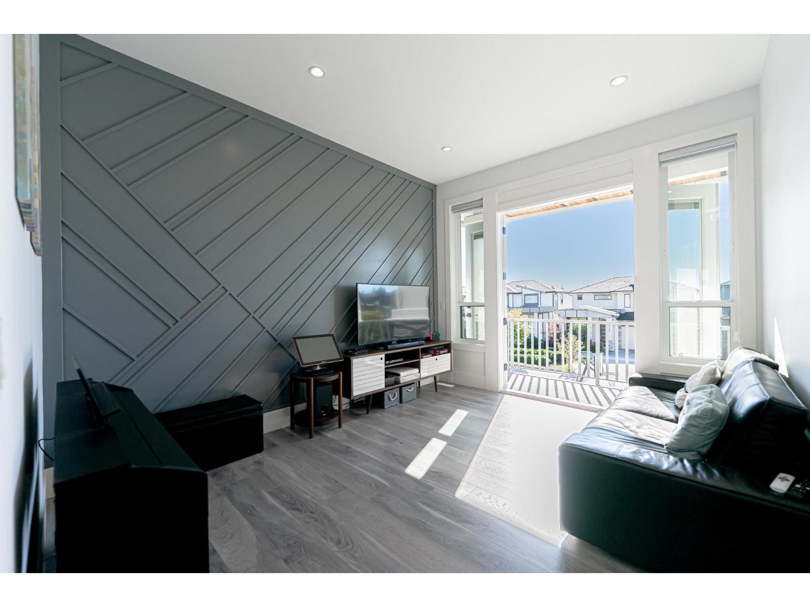 16755 16a Avenue, Surrey, British Columbia  V3Z 0B4 - Photo 12 - R3058127