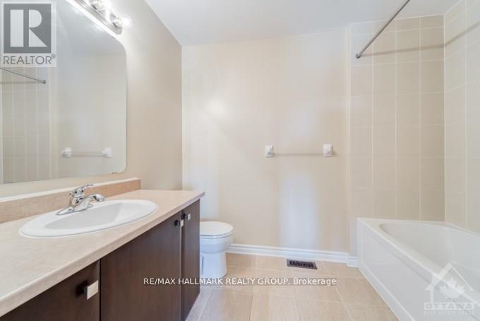 401 Foxhall Way, Ottawa, Ontario  K2M 0G1 - Photo 14 - X12459345
