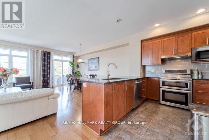 401 Foxhall Way, Ottawa, Ontario  K2M 0G1 - Photo 4 - X12459345