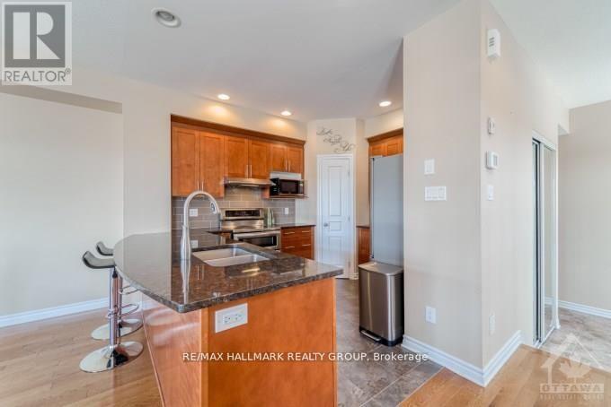 401 Foxhall Way, Ottawa, Ontario  K2M 0G1 - Photo 5 - X12459345