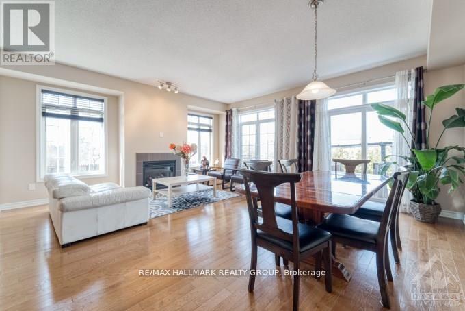 401 Foxhall Way, Ottawa, Ontario  K2M 0G1 - Photo 6 - X12459345