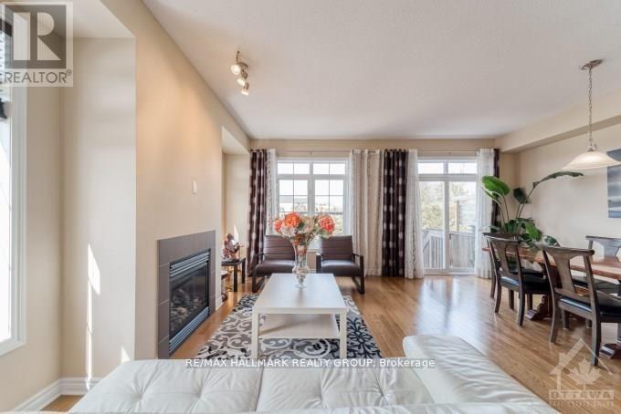 401 Foxhall Way, Ottawa, Ontario  K2M 0G1 - Photo 7 - X12459345