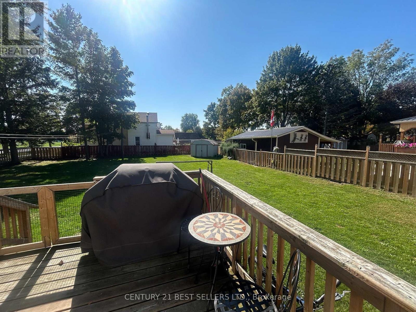 115-117 Britannia Road W, Goderich, Ontario  N7A 2B4 - Photo 4 - X12461372