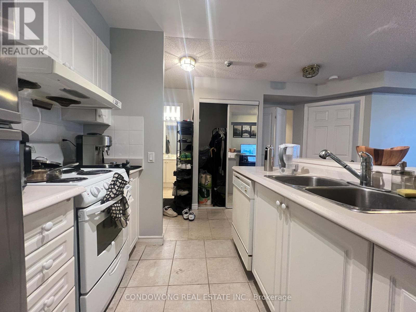1006 - 152 St Patrick Street, Toronto, Ontario  M5T 3J9 - Photo 4 - C12461576