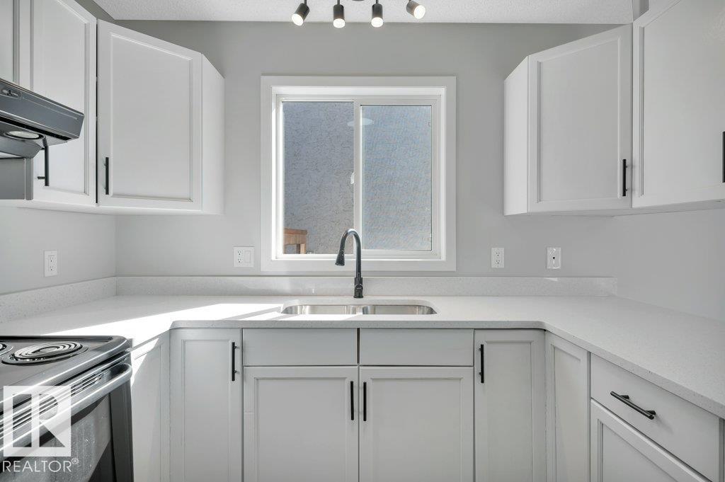 840 113a St Nw Nw, Edmonton, Alberta  T6J 6W4 - Photo 10 - E4460223