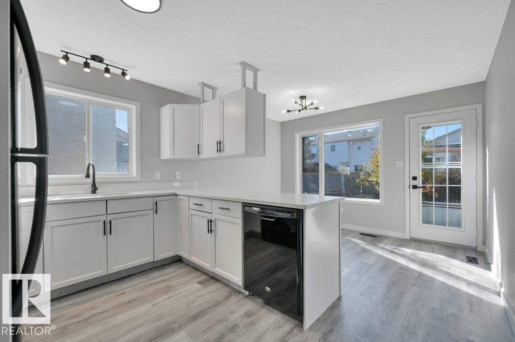 840 113a St Nw Nw, Edmonton, Alberta  T6J 6W4 - Photo 8 - E4460223