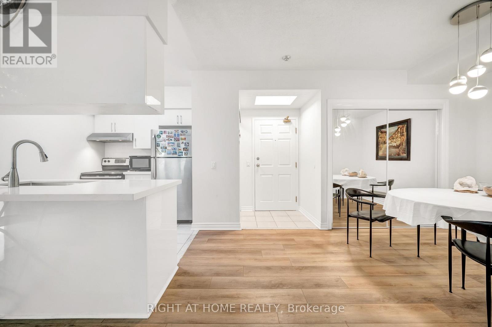 107a - 7398 Yonge Street, Vaughan, Ontario  L4J 8J2 - Photo 14 - N12461586