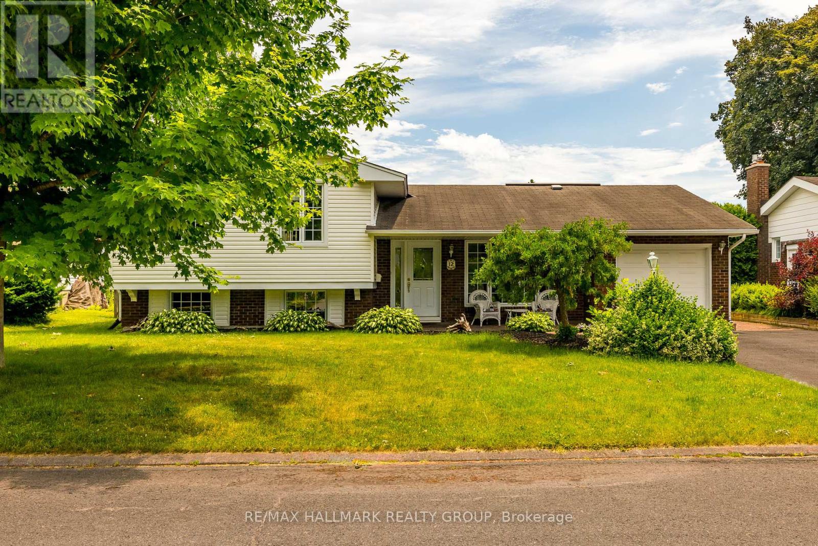 12 ANCONA CRESCENT, Ottawa, Ontario