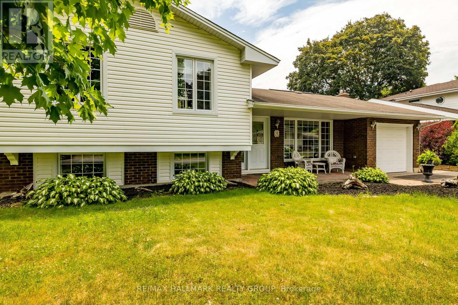 12 Ancona Crescent, Ottawa, Ontario  K2G 0N8 - Photo 2 - X12461657